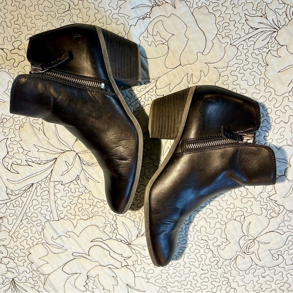 FRYE JUDITH Leather Double Zip
Ankle Boots in Black Sz 9 - Picture 6 of 12